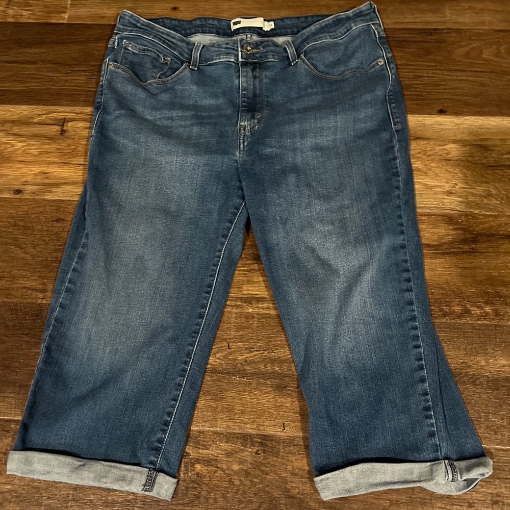 Womens Levis 512 Perfectly Slimming Capris 32x18 Womens Size 14